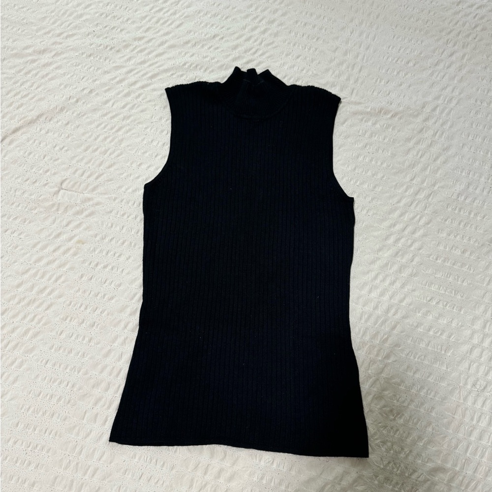 Sleeveless Crewneck Ribbed Knit Fitted Shirt